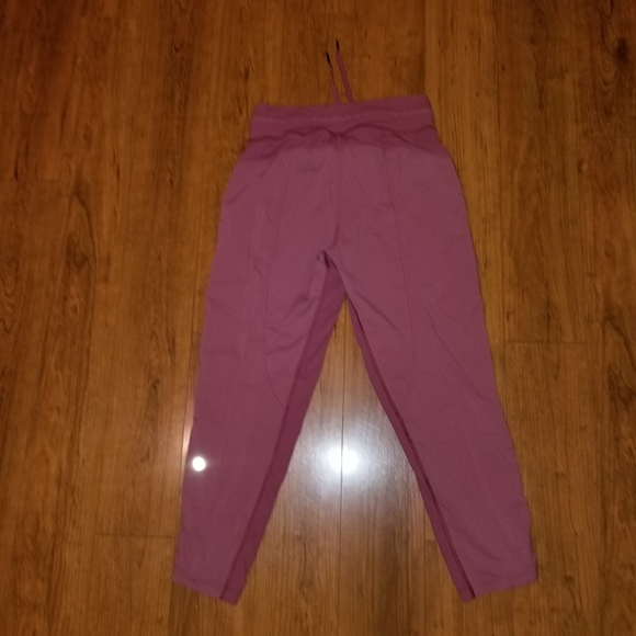 Lululemon athletica studio pants size 4 - Picture 4 of 7